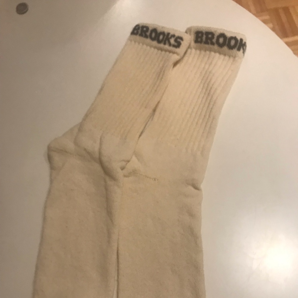 3/15$ Brooks socks nwot